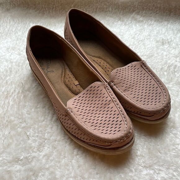 Natural Soul soft pink loafer style flats perforated material slip on size 6.5 - Picture 1 of 7
